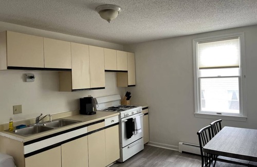 Amesbury Appartement | Downtown Amesbury! 15 Mins to Beach