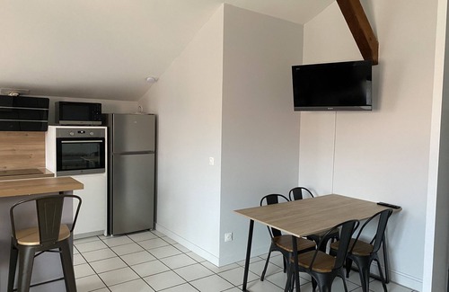 La Cote-Saint-Andre Appartement | Appartement situé en centre ville avec parking privatif.