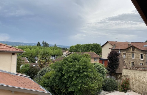 La Cote-Saint-Andre Appartement | Appartement situé en centre ville avec parking privatif.