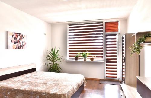 Yambol Appartement | Downtown Apartment By the Lindens