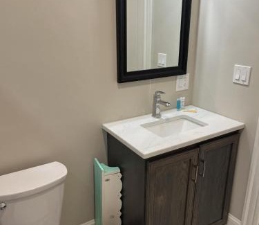 Beverly Appartement | Downtown Apt King Beds Mins to Salem