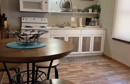 Guthrie Appartement | Downtown Apt. Wi-FI. Pets OK!