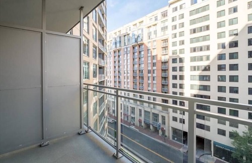 Woodmont Triangle Appartement | Downtown Bethesda | Pet-friendly| NIH Close by | by GLS
