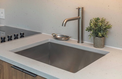 East Cambridge Appartement | Downtown Boston Designer space with Gym and rooftop Oasis’s ,Walk to Seaport!