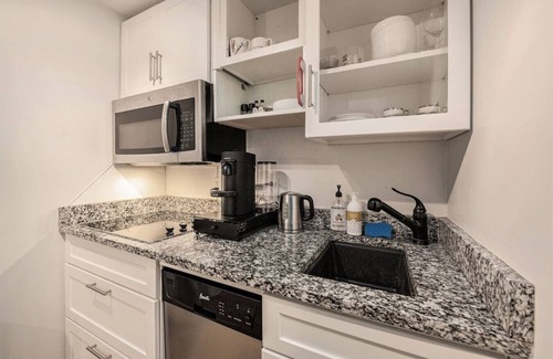 Harleston Village Copropriété | Downtown Charleston Serenity~1br/1ba Condo