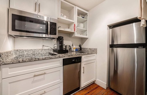 Harleston Village Copropriété | Downtown Charleston Serenity~1br/1ba Condo