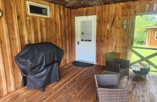 Mammoth Spring Cabine | Downtown Cypress & Rock Cabin