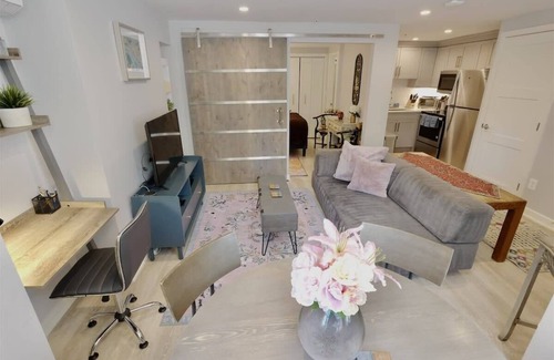 Logan Circle Appartement | Downtown DC Awaits ~ with Parking Permit