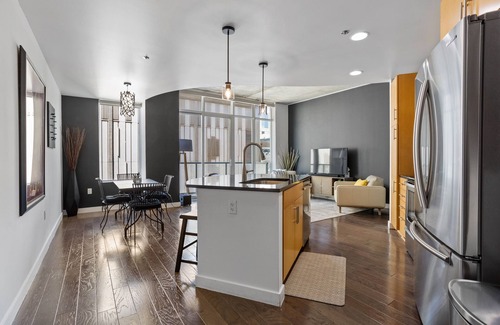 Downtown Denver Copropriété | Downtown Denver High-Rise with Pool: SPIRE 1204