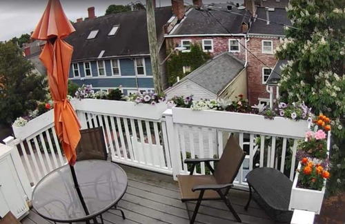 Portsmouth Appartement | Downtown Escape ❤️ Deck, Fireplace, 95 WalkScore