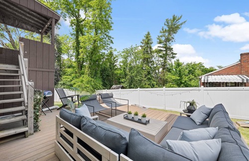 Oakland Maison | Downtown Estate! Can sleep up to 24!