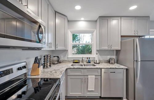 Apex Maison | Downtown Gem, 2 Kings, 1 Queen, Newly Renovated