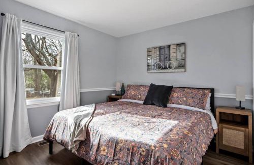 Apex Maison | Downtown Gem, 2 Kings, 1 Queen, Newly Renovated