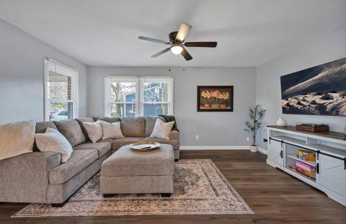 Apex Maison | Downtown Gem, 2 Kings, 1 Queen, Newly Renovated