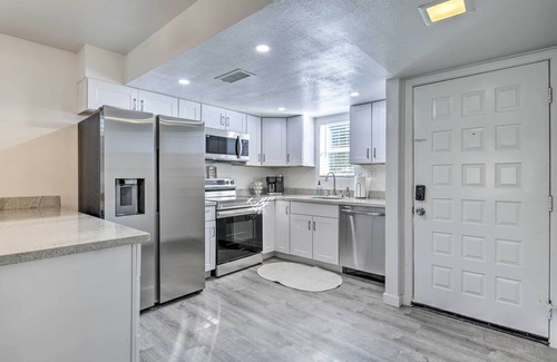 Gilbert Copropriété | Downtown Gilbert Condo w/ Screened Porch!