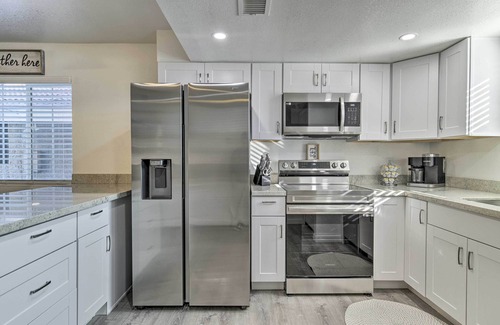 Gilbert Copropriété | Downtown Gilbert Condo w/ Screened Porch!