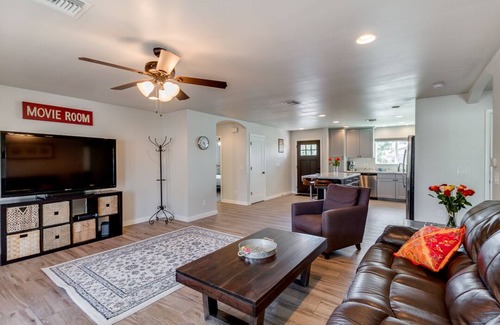 Gilbert Maison | Downtown Gilbert Getaway - 8 personnes