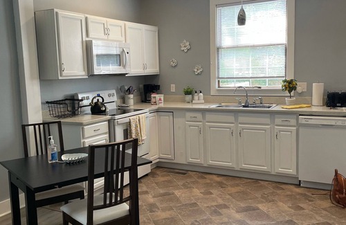 Thomasville Maison | Downtown Historic Acorn Cottage