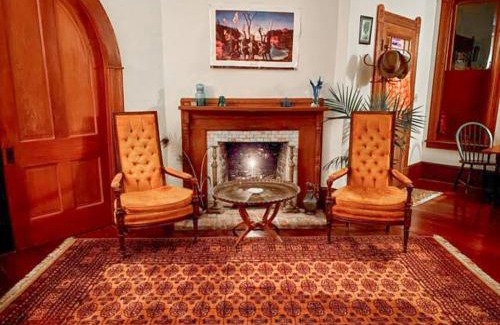 Duckpond Appartement | Downtown Historic Victorian Charmer Sleeps 7