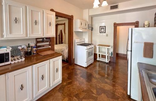 Duckpond Appartement | Downtown Historic Victorian Charmer Sleeps 7