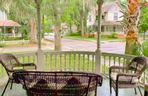 Duckpond Appartement | Downtown Historic Victorian Charmer Sleeps 7
