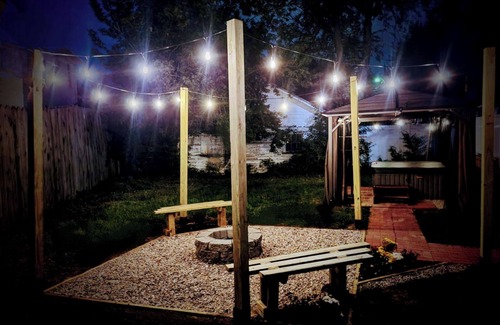 Keene Maison | Downtown Hot Tub Escape