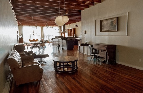 Enid Maison | Downtown loft apartment with excellent views, furnishings and location on square