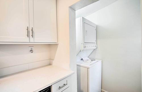 East Village Cottage | Downtown Long Beach Home: Walk Everywhere!
