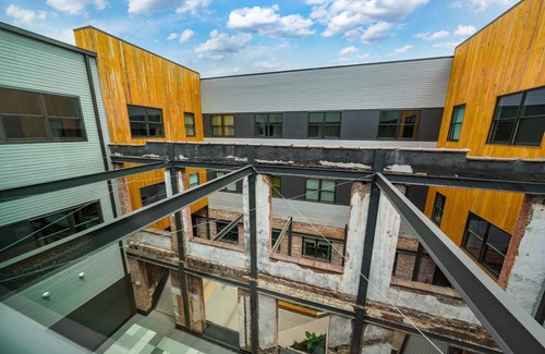 Central City Copropriété | Downtown Luxe Industrial Loft in Mercantile on Morris! Free parking! Dogs ok.