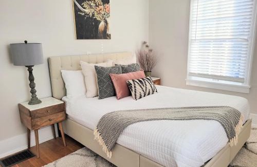 Shelbyville Appartement | Downtown Main Street One-Bedroom Suite w/ Hi-Speed Wifi