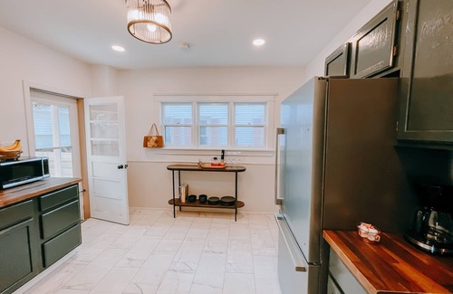Marshall Maison | Downtown Marshall Home - Walk to Shops & Restaurants - Long Stays Welcome