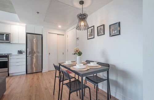 Quartier des Spectacles Appartement | Downtown Montreal 1BR | Sleeps 4