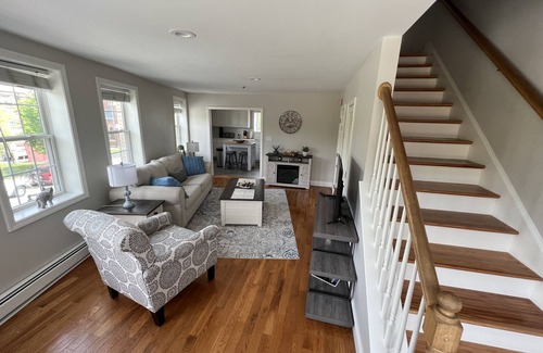 Newburyport Maison | Downtown Newburyport, Bright and Sunny 2 Bedroom