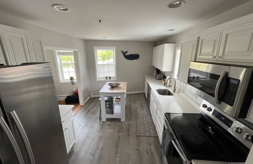 Newburyport Maison | Downtown Newburyport, Bright and Sunny 2 Bedroom
