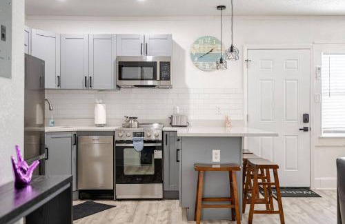 Historic Uptown Appartement | Downtown Oasis - One Bedroom Private Bungalow