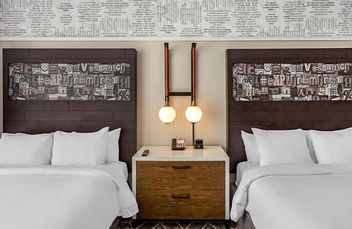 The Loop Hôtel | Downtown Printer Row district Hotel style room
