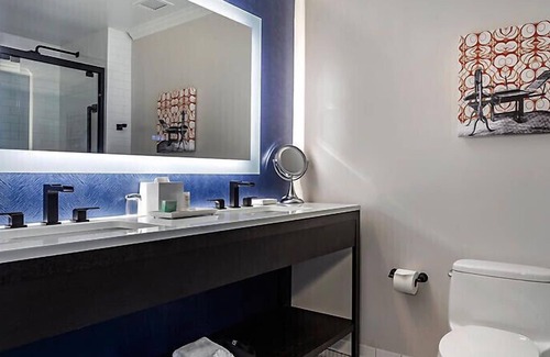 The Loop Hôtel | Downtown Printer Row district Hotel style room
