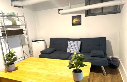 Livingston Park Appartement | Downtown Retreat - Cozy Basement
