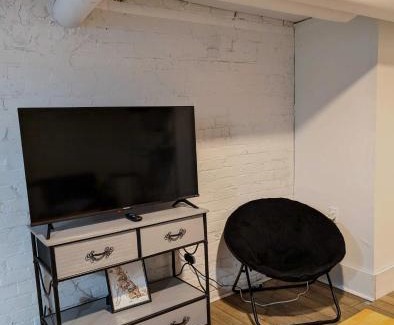 Livingston Park Appartement | Downtown Retreat - Cozy Basement