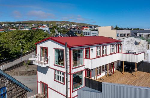 Torshavn Appartement | Downtown - Retro Decor - Stunning Views - Terrace