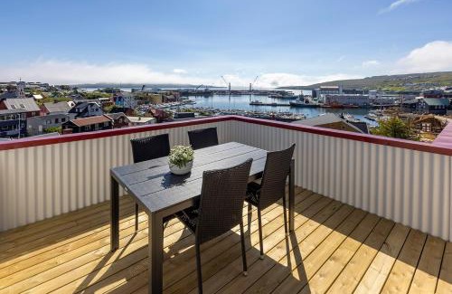 Torshavn Appartement | Downtown - Retro Decor - Stunning Views - Terrace