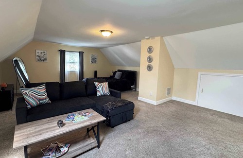 Salem Appartement | Downtown Salem Retreat 2BD 3rd Floor