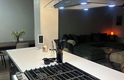 Downtown Tucson Appartement | Downtown-Spacious 1bdrm, Desert Views, City Lights, Fitness Room, Pool & WiFi