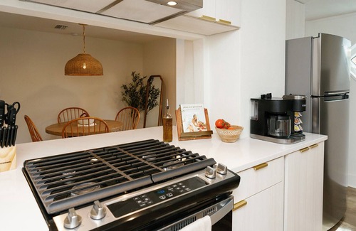 Historic Uptown Appartement | Serene Green Historic Haven