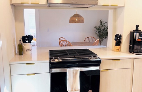Historic Uptown Appartement | Serene Green Historic Haven