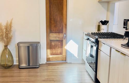 Historic Uptown Appartement | Serene Green Historic Haven