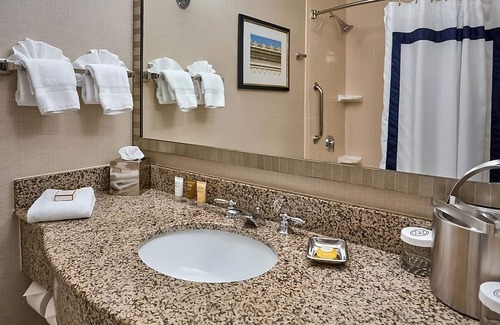 Staunton Maison | Great Vacation! Walk to Shops, Restaurants, Galleries, and Attractions, Pool!