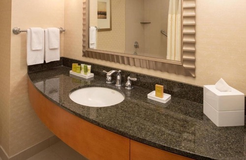 Downtown Vancouver Maison | Downtown stay next to park, near the river!!