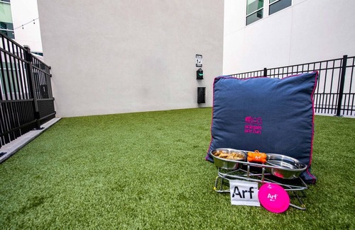 Yamacraw Village Maison | Downtown Stay Perfect For Couple | Steps Away to Historic District