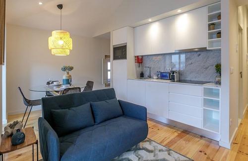 Centro / Baixa Appartement | Downtown Studio w/Pool, AC & Balcony by LovelyStay